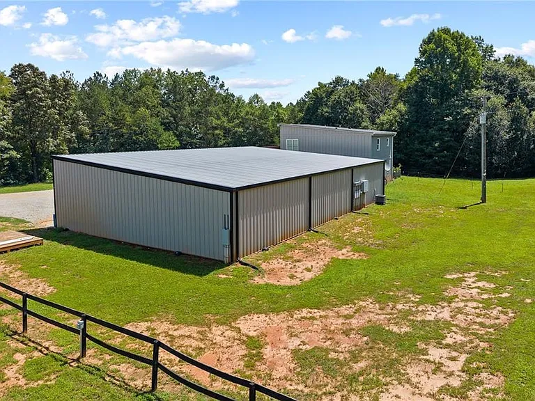 221 Columbus Dr — Photo 66