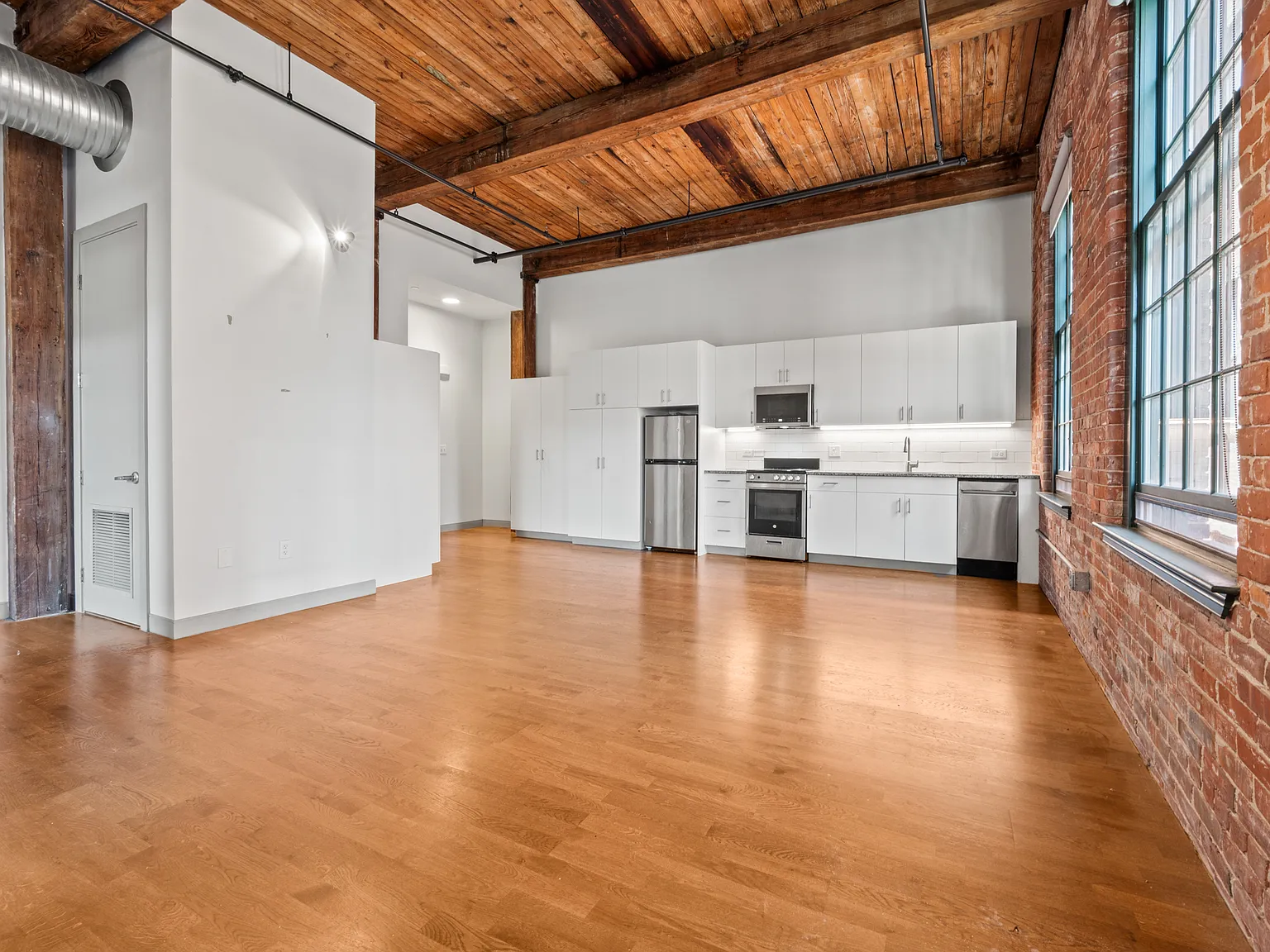 Studio, 650 sqft, $1,395 — Photo 4