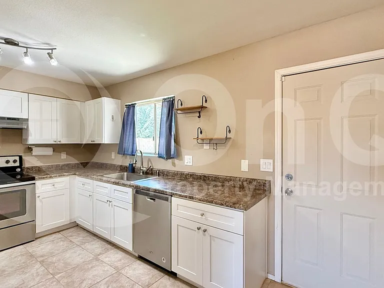 11334 E Elton Ave — Photo 4
