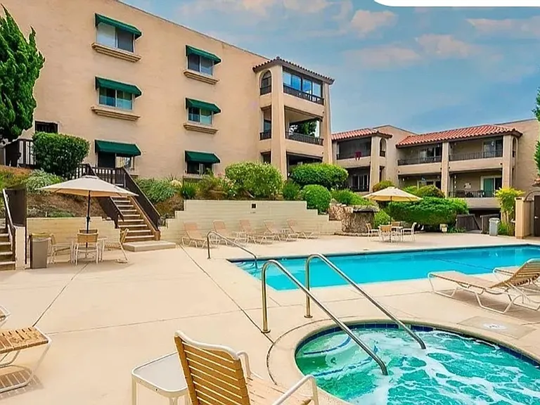 2530 Clairemont Dr #301 — Photo 10