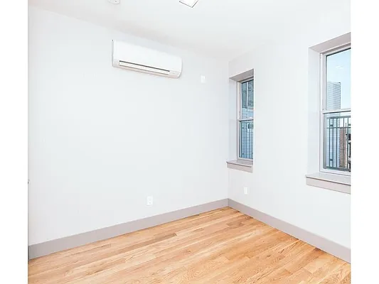 Rented by EXR | media 4