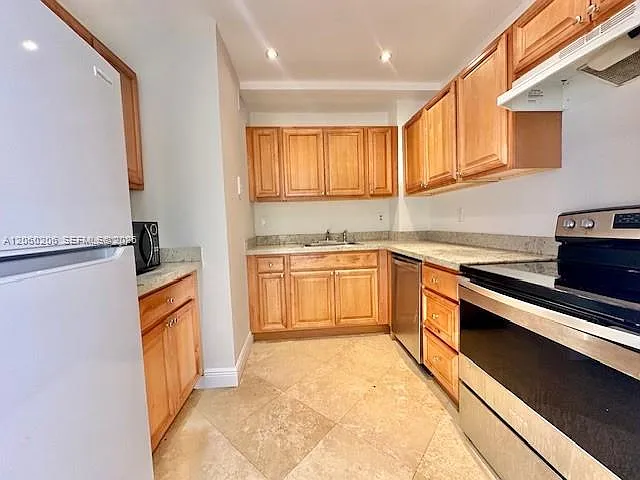 2450 NE 135th St #1005 — Photo 8