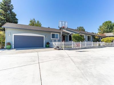 1000 Oak Creek Ct, Hollister, CA, 95023