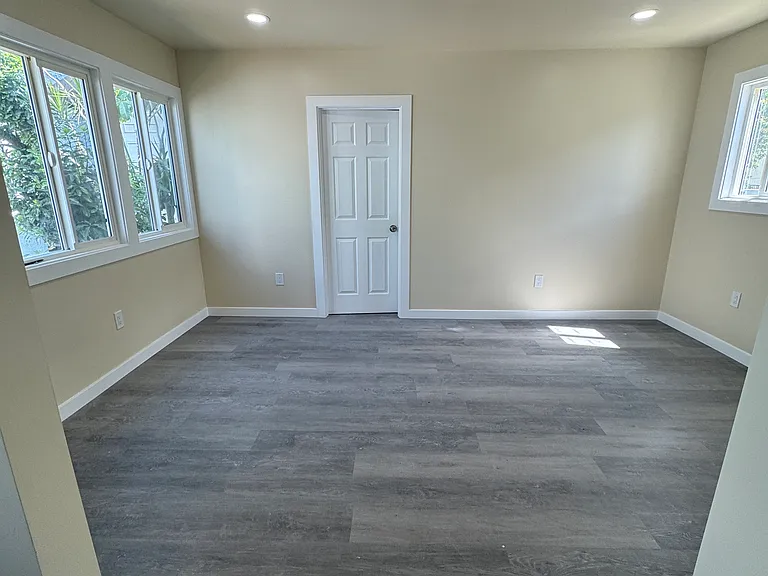 2729 E 4th St — Photo 5