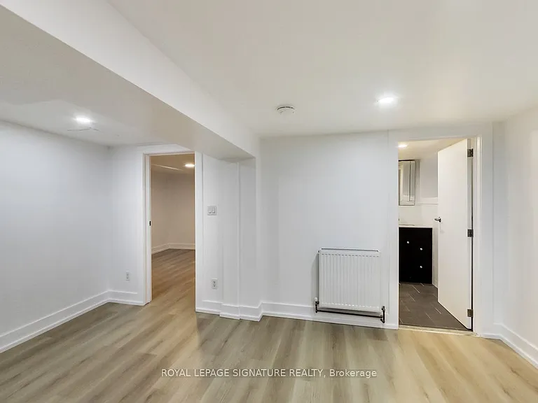 896 Bathurst St #BASEMENT — Photo 23