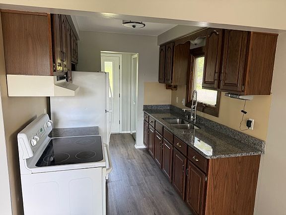 3rd image of 471 Lincoln St