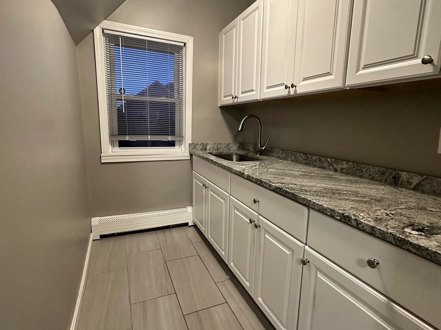 3 bed, 1037 sqft, $2,200 — Photo 4