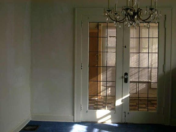 5th image of 3431 N Winthrop Ave