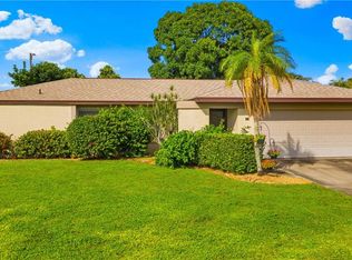 517 Wildwood Pkwy, Cape Coral, FL 33904