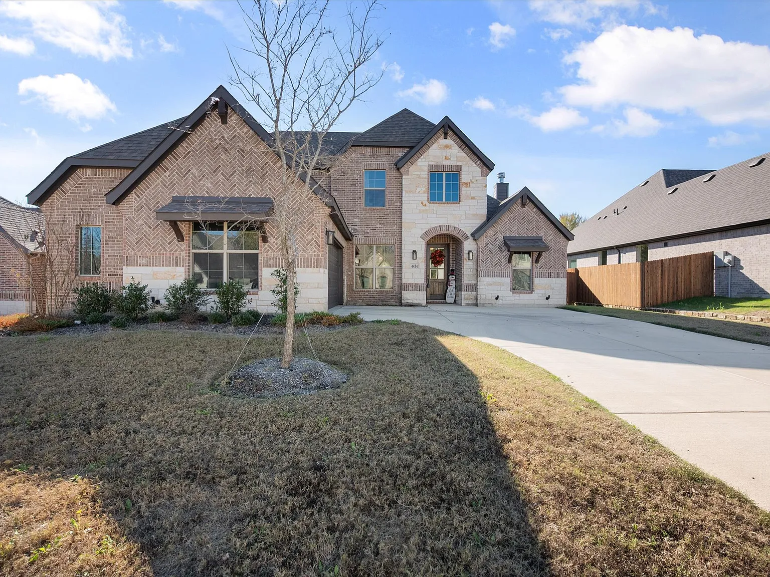 4 bed, 2970 sqft, $3,400 — Photo 2