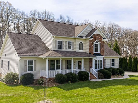 3rd image of 240 Poplar Rd