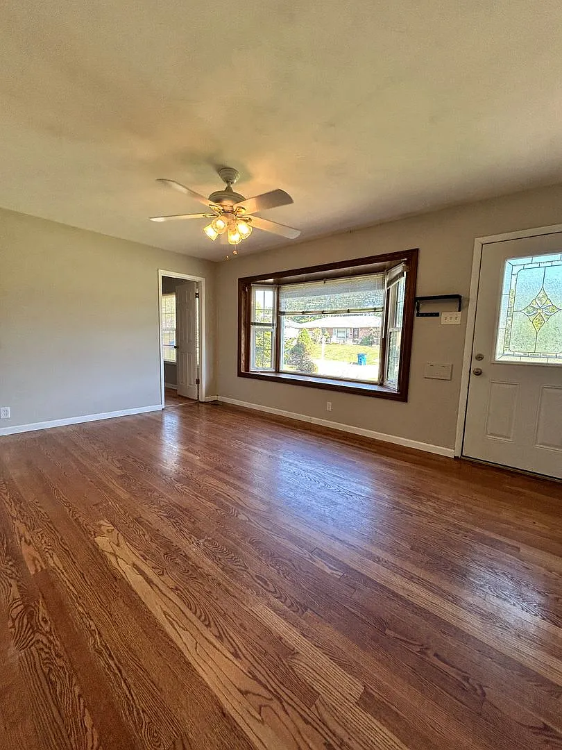 Spacious 4-Bedroom Home in Mehlville School District — Photo 2