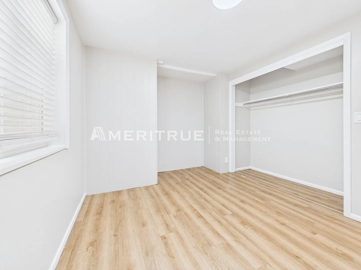 967 W Duplex — Photo 4