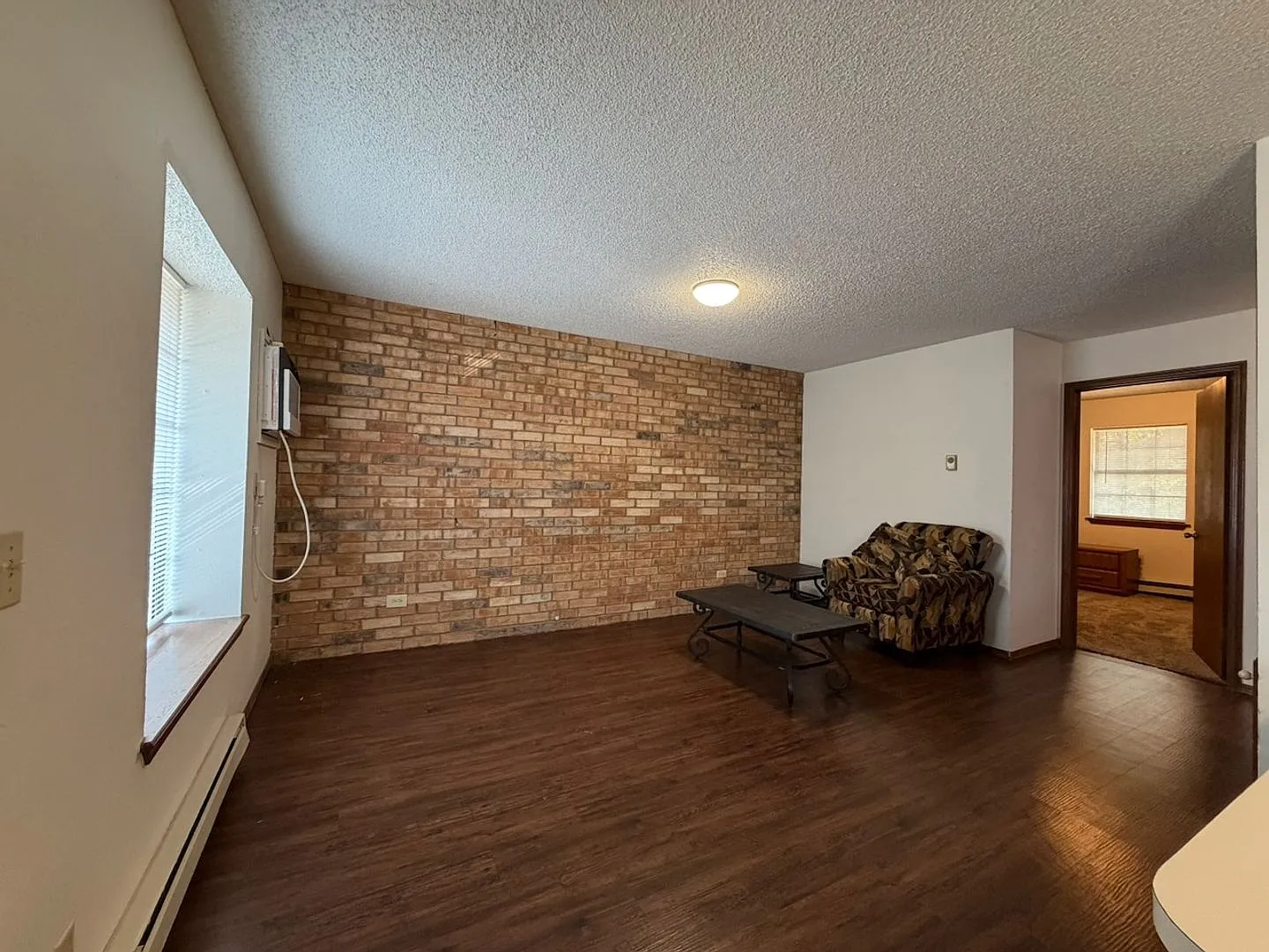 2 Bedroom 1 Bathroom Furnished — Photo 3
