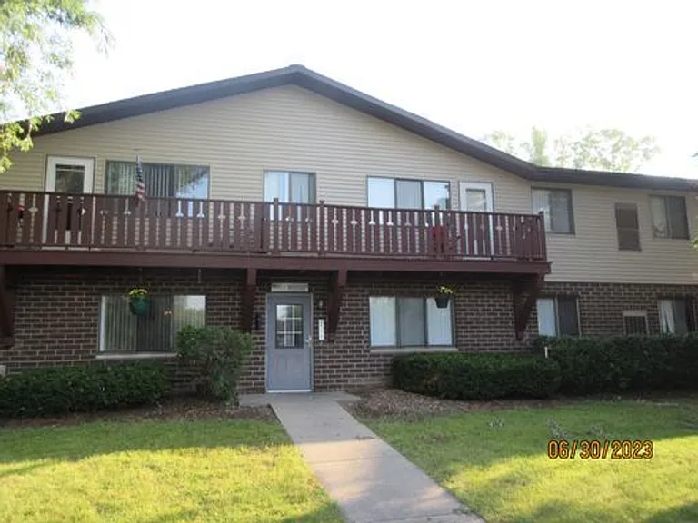 N111W15782 Vienna Ct #15 — Photo 4