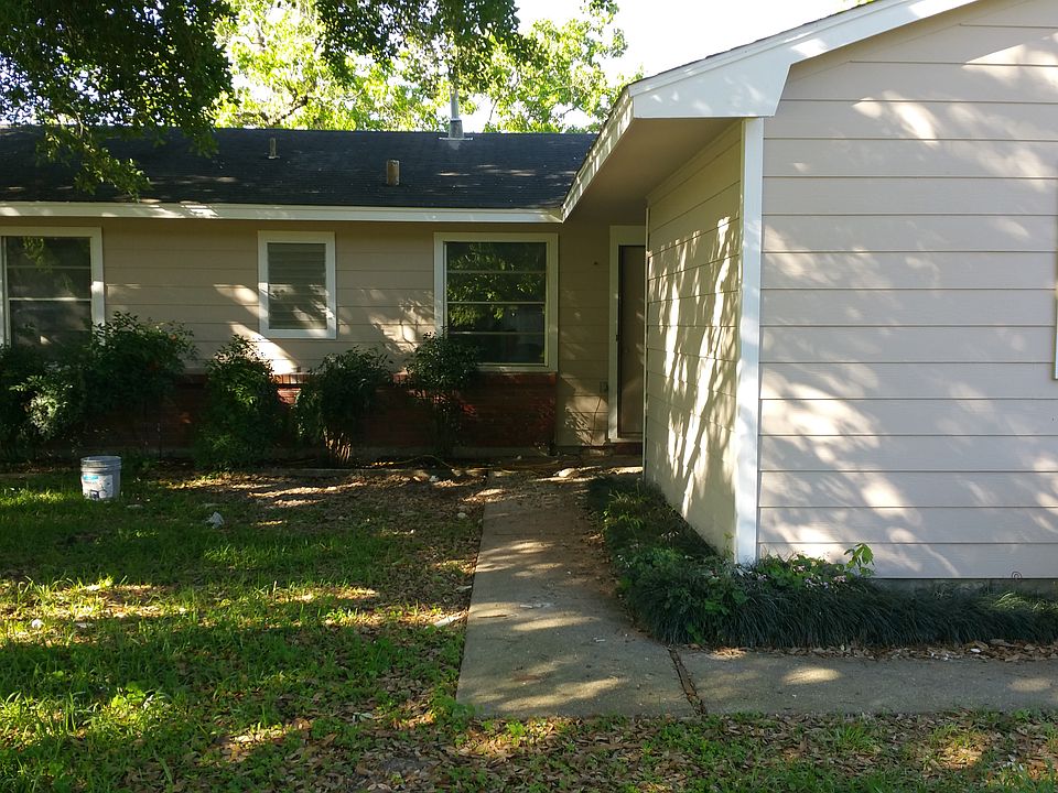 1st image of 7006 Oak Village Dr