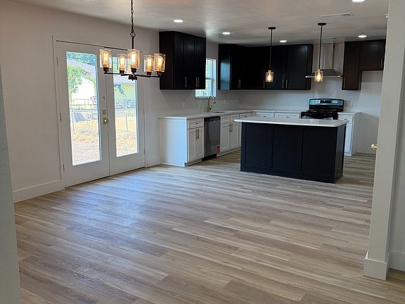 3rd image of 8706 Reva St