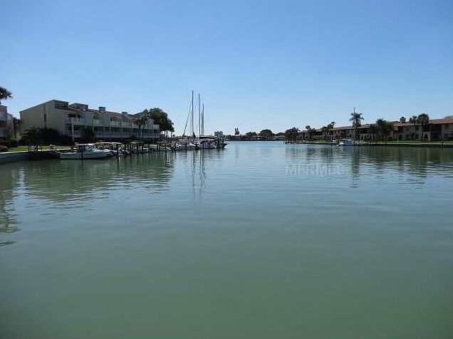 1st image of 457 Haven Point Dr