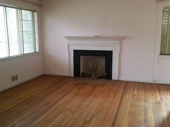 Kingswood Pic-Family Room