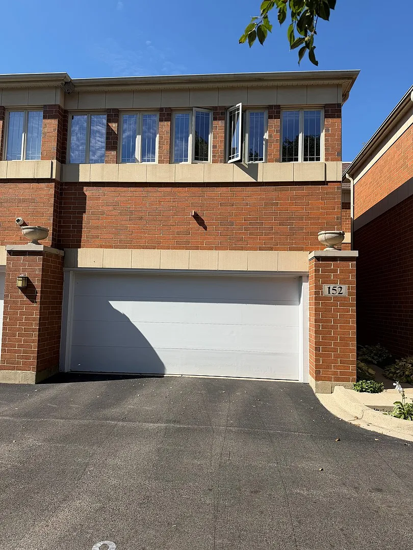 3 bed, 2.5 bath, 3054 sqft, $3,850 — Photo 2