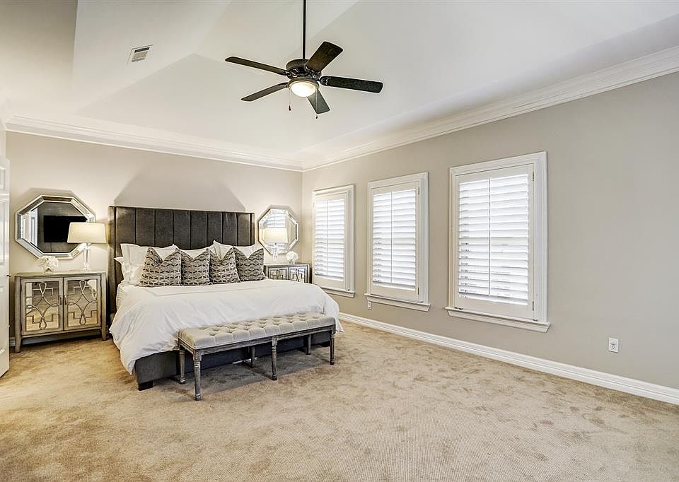 2nd image of 3922 Oberlin St