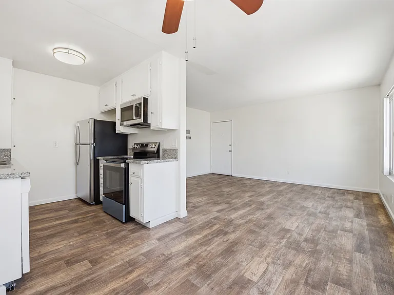 635 Emory St #8 — Photo 3