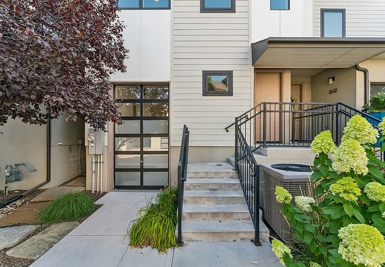 3520 N Prospect Ln #1 — Photo 3