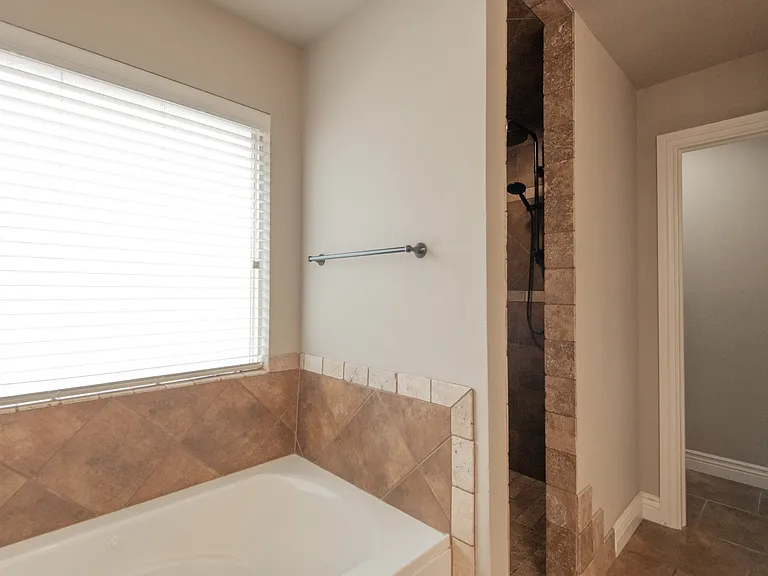 2124 Newbrook Dr — Photo 26