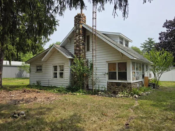 613 Willow Dr, Colon, MI 49040