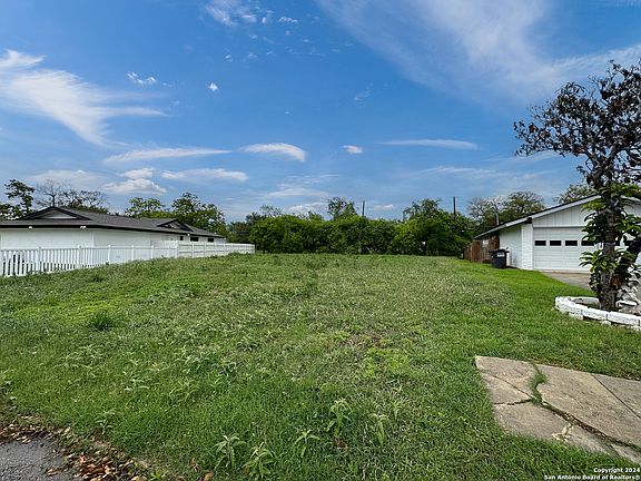 3rd image of 1322 FONTAINE DR