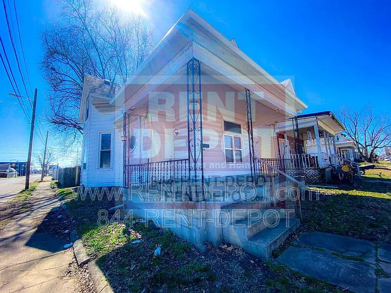 4 bed, 1.0 bath, 1982 sqft, $1,150 — Photo 2