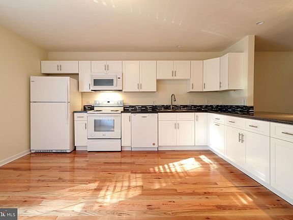 5th image of 745 Oakwood Ave