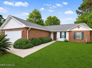 1300 Oak St, Ocean Springs, MS 39564