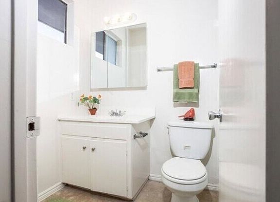 5th image of 634 W Sierra Madre Blvd APT E