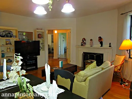 Sold by Anna Pinto Realty | media 15