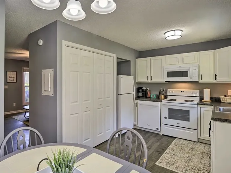 306 Emerald Dr — Photo 9