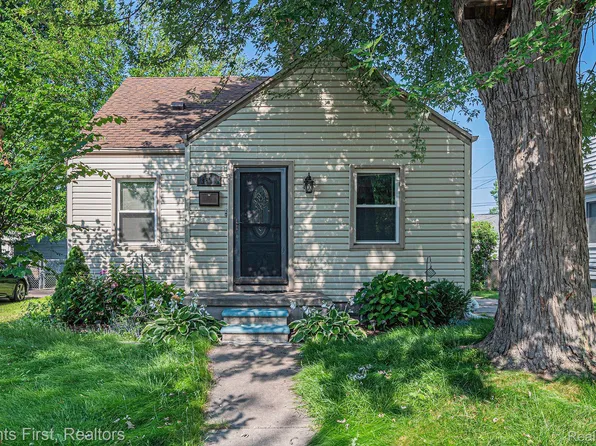 2610 Parker St, Dearborn, MI 48124