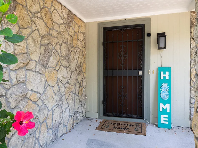 878 Evergreen Ave — Photo 3
