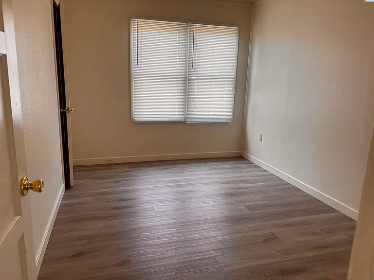 316 Casey Ave — Photo 5