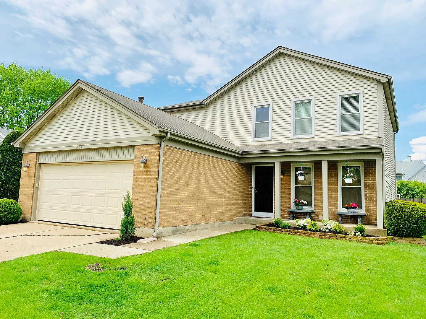 604 Caren Dr photo 1