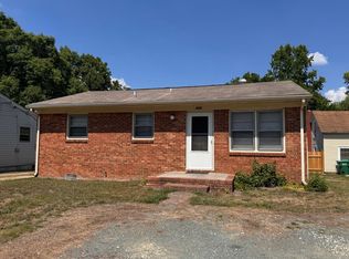 915 Pine Circle Dr, High Point, NC 27265