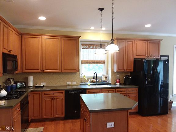 5th image of 68 Hidden Woods Ln