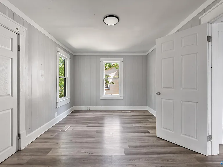 109 5th Ave NW — Photo 15