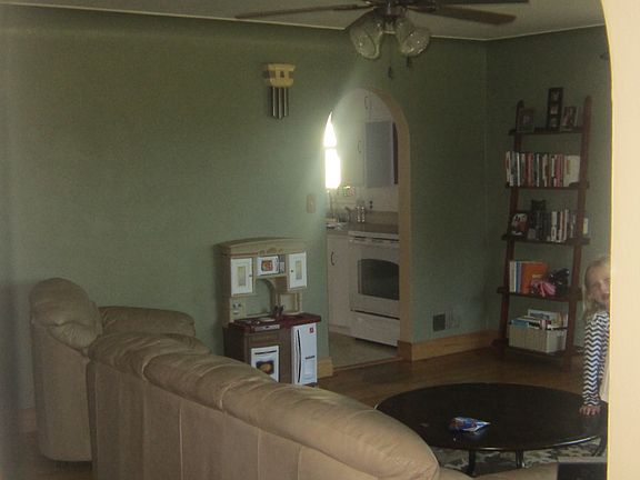 5th image of 109 Dickinson St