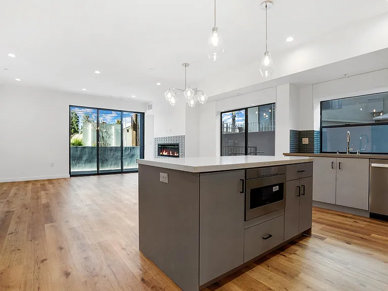 5022 Whitsett Ave #101 — Photo 6