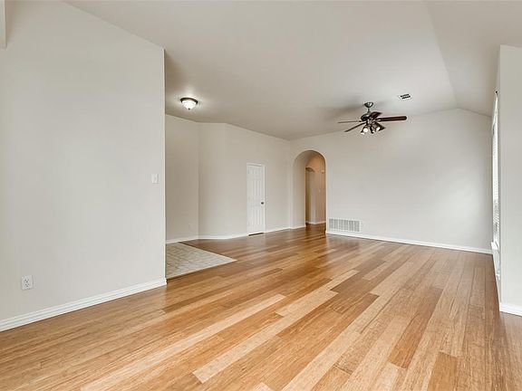 4th image of 2693 Redcedar Dr