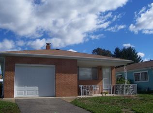 12 Capri Ct, Toms River, NJ 08757