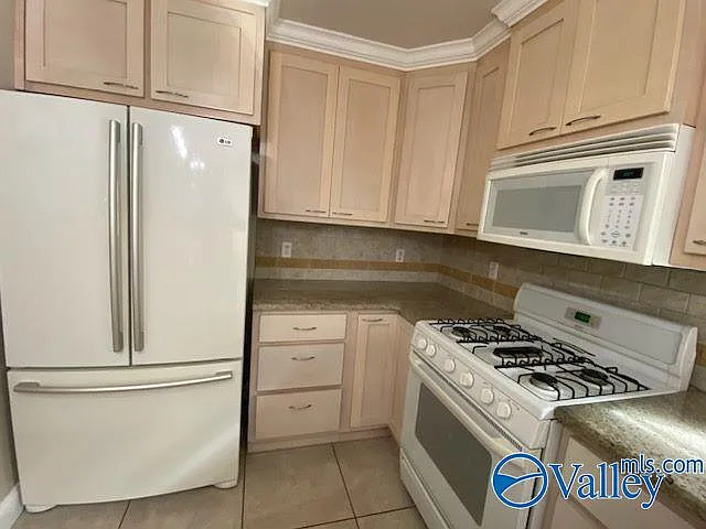 400 Forrest Park Ct NW — Photo 5