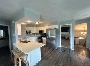 200 W Clover Ln, Cottage Grove, WI 53527