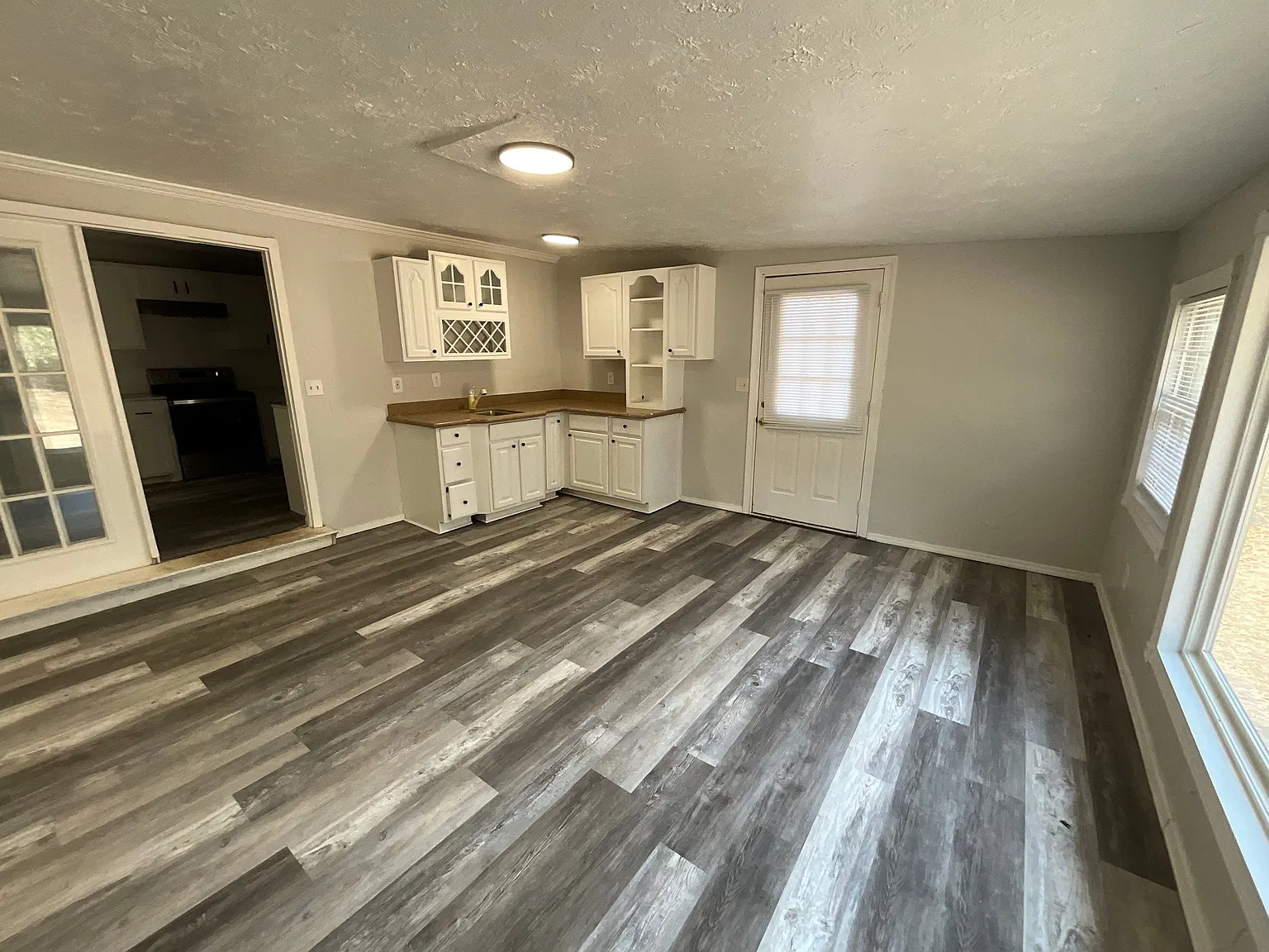 5 bed, 1888 sqft, $1,550 — Photo 2